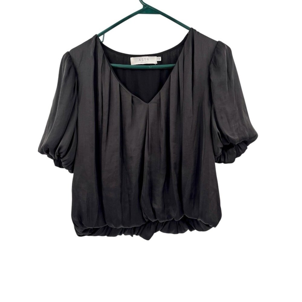 ASTR THE LABEL Women's Black Bubble Hem Short Sleeve Blouse Small